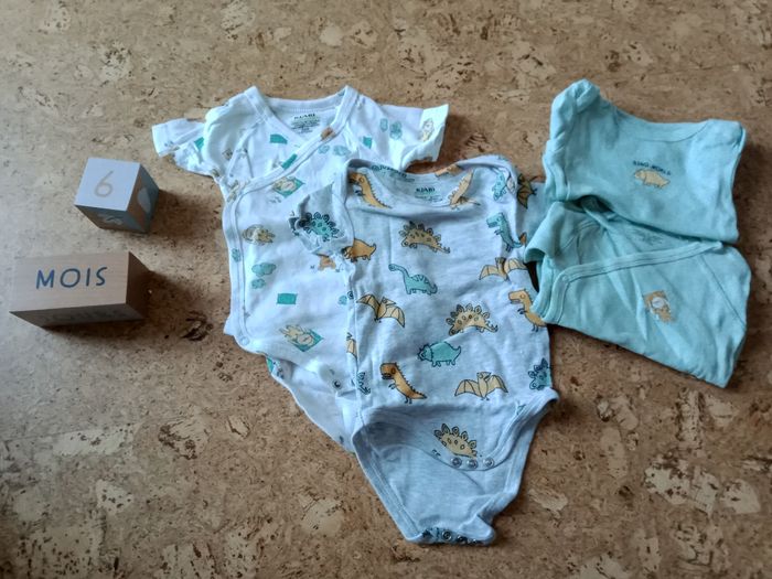 4 bodys garçon 6 mois