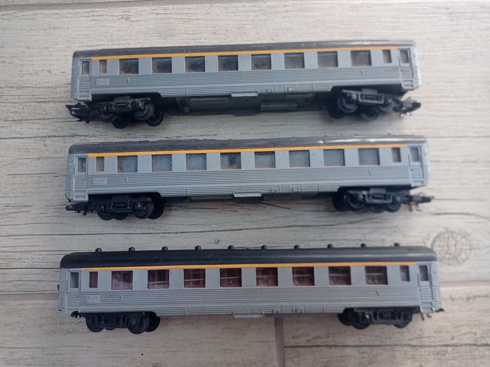 Lot de 3 wagons voyageurs miniatures - Jouef - 72v175 - photo numéro 1