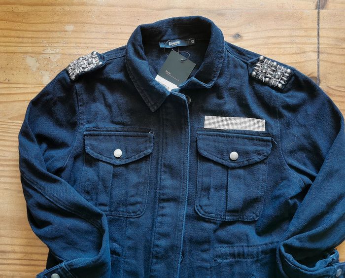 Veste en jean noire avec embellissements - photo numéro 3