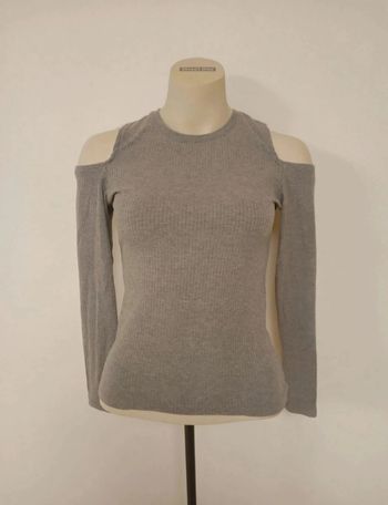 Blouse grise épaules dénudées 