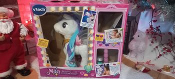 Mila la licorne maquillage magique et chante, son et lumières. de Vtech