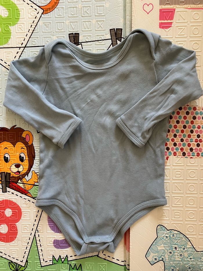 Vend lot de 2 bodys taille 24 mois - photo numéro 4