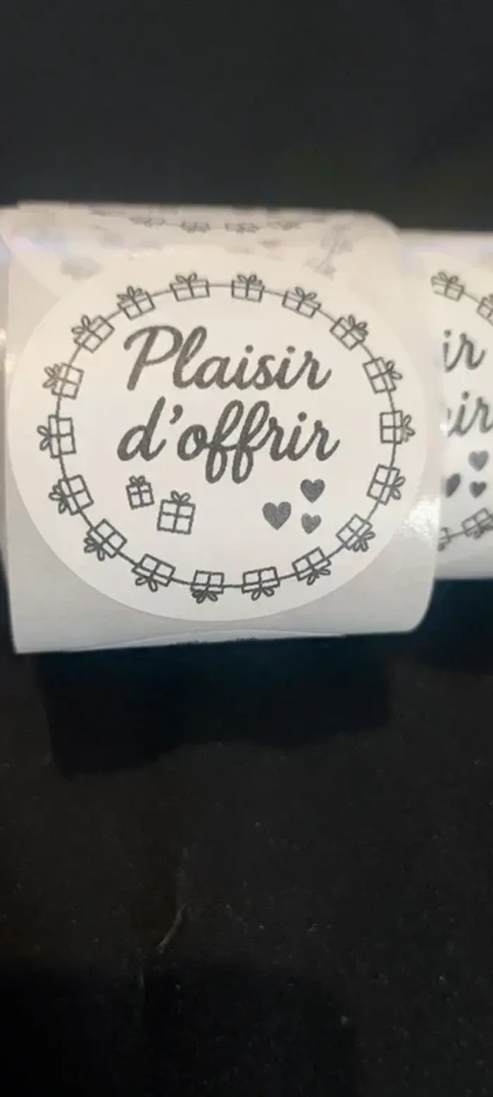 Lot de 20 étiquettes autocollantes “Plaisir d’offrir” 50x50 mm