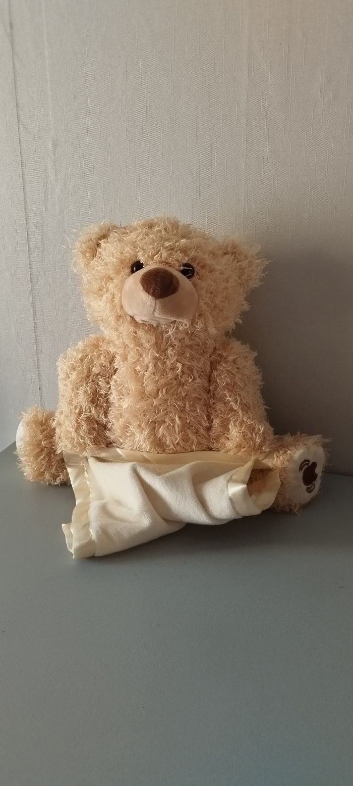 Peluche ours cache cache.