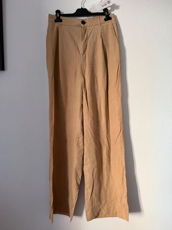 Pantalon droit Zara taille M beige neuf avec étiquette