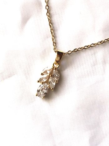 Collier Pendentif Petit Epi Blé Céréale Graines Pierres Blanches Strass Bijou Doré Fantaisie Femmes