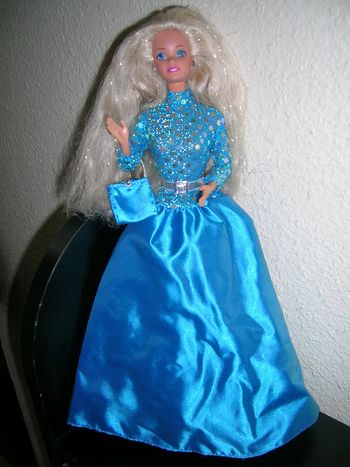 barbie blonde beaux cheveux longs pailleté ancienne collection Mattel