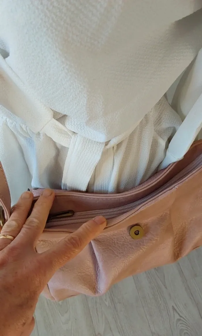 Sac rose bandoulière en parfait état, comme neuf 👍 - photo numéro 6