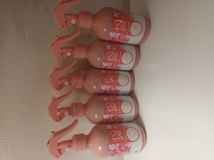 Lot de 5 sprays 300ml candy neuf