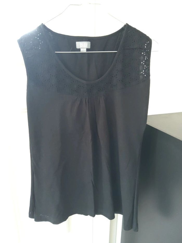 Débardeur noir encolure dentelle
