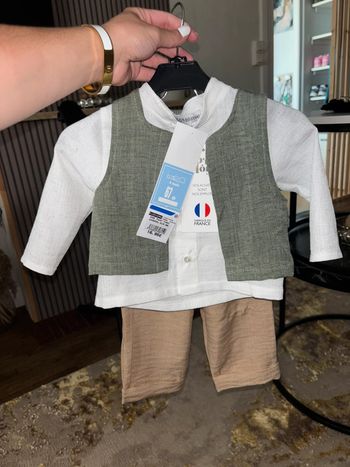 Ensemble neuf bébé 6 mois / costume 3 pièces