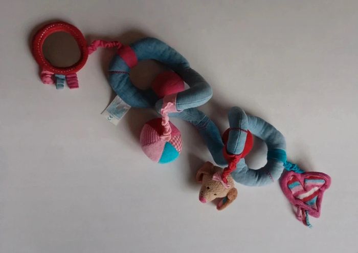 Spirale d'activités à accrocher en très bon état