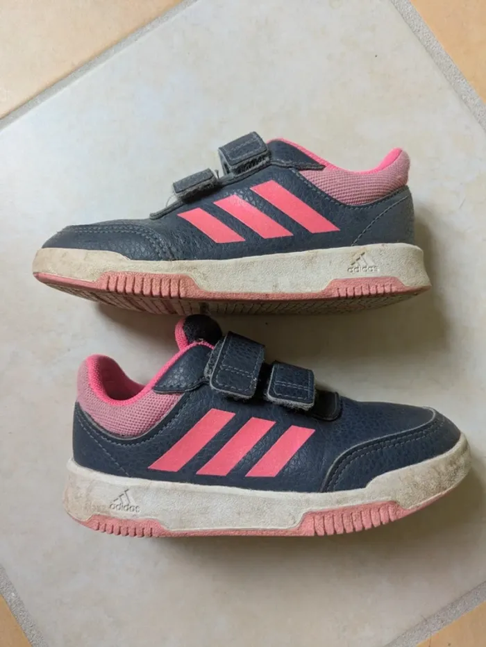 Paire de baskets adidas 26 avec scratch - photo numéro 2
