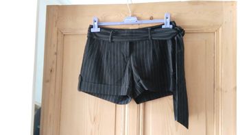 Short noir fines rayures blanche Jennyfer