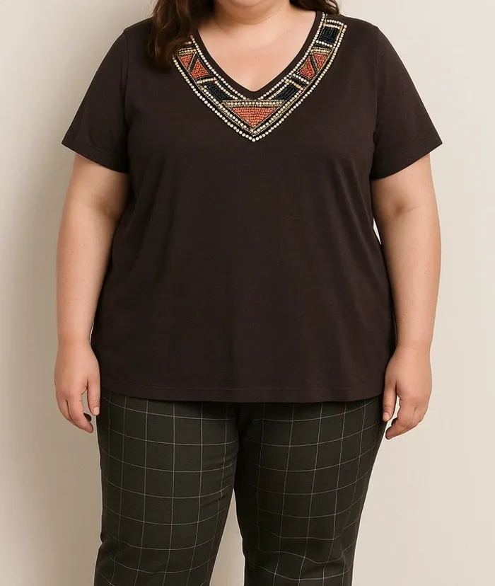 Tee-shirt marron avec bijoux