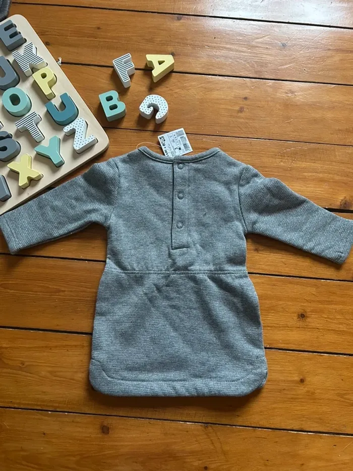 Robe grise scintillante 3 mois - photo numéro 4