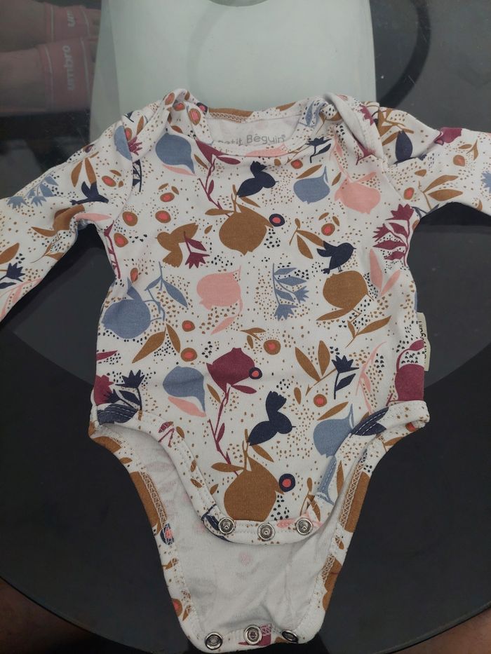 Lot 30 bodies 3 mois - photo numéro 2