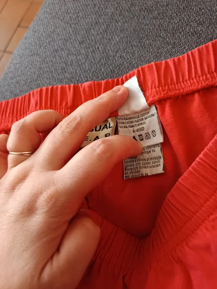 Short rouge taille 42 - photo numéro 3