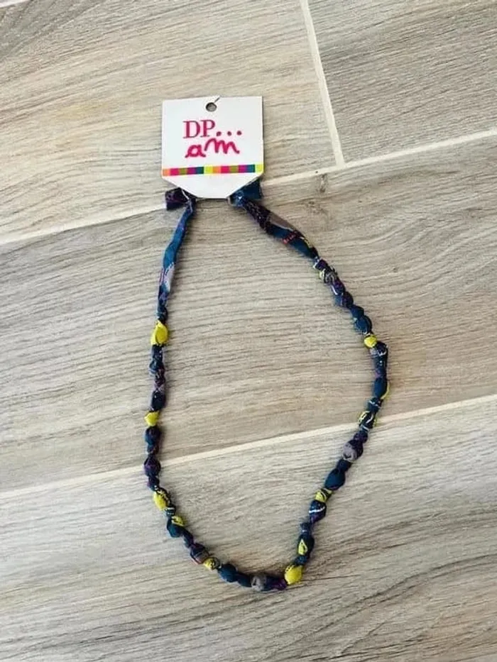 Bijoux collier en tissus fille neuf avec étiquette