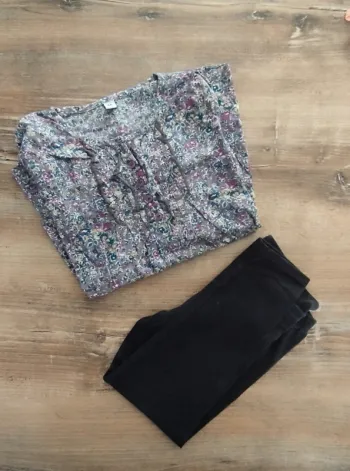 Lot chemise fille 6 ans fleurie et legging