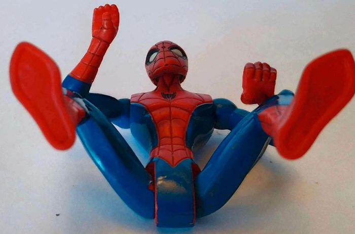 Figurine articulée Spiderman Marvel 2004 - Label Emmaüs
