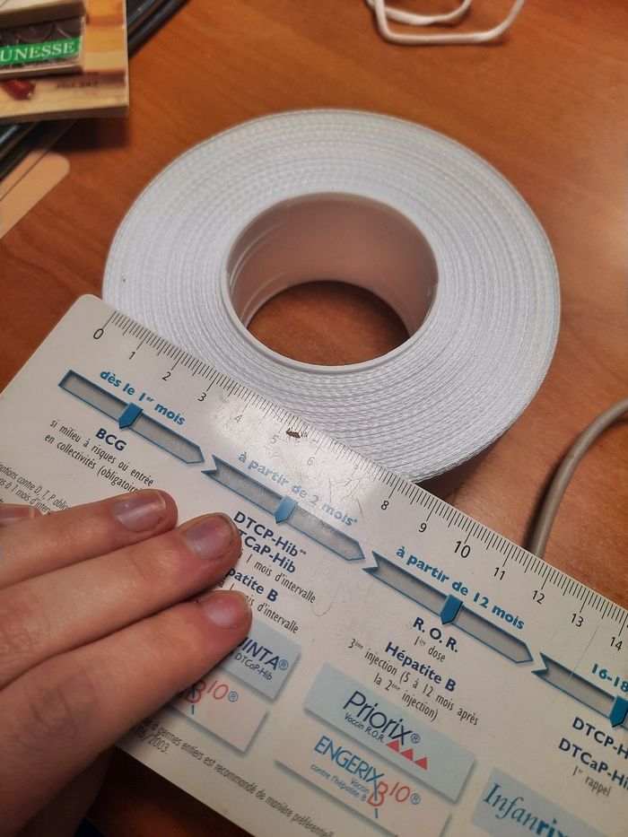 Ruban blanc uni estimation 40m sur 4cm de large - photo numéro 2