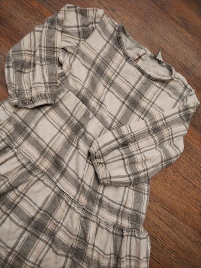 Robe fille a carreaux - photo numéro 2