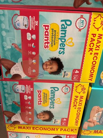 2 packs Pampers premium protection pants t4