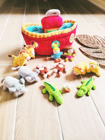 🛶 L'Arche de Noé avec animaux et personnages en peluche marque Lilliputiens