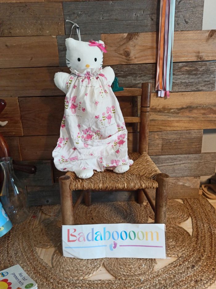 Range pyjama hello Kitty fait main tbe