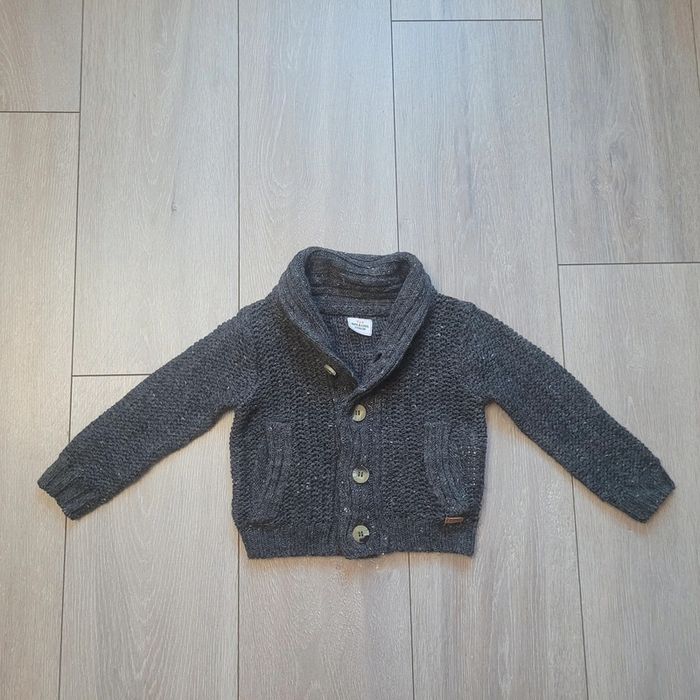 Gilet gris chiné. Garçon 2 ans. Marque Tape à l'oeil
