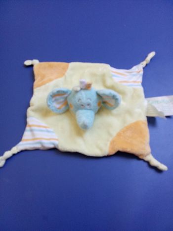 Doudou plat mouchoir tête éléphant bleu, jaune, orange, rayures, marque kimbaloo