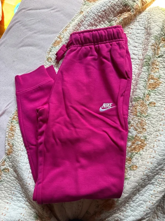 Jogging Nike femme neuf avec étiquette taille S/M - photo numéro 9