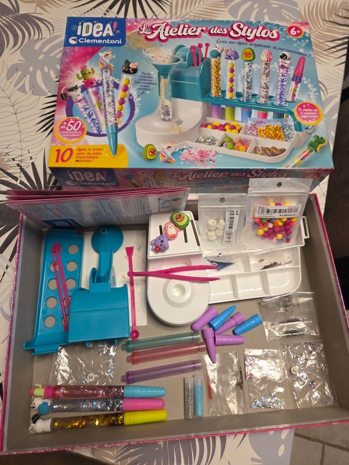 L'atelier des stylos non complet