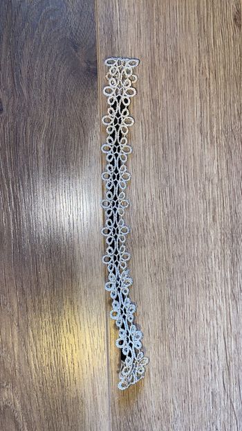 Serre tête élastique