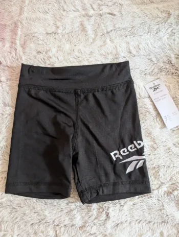 Short Reebok neuf 4/5 ans