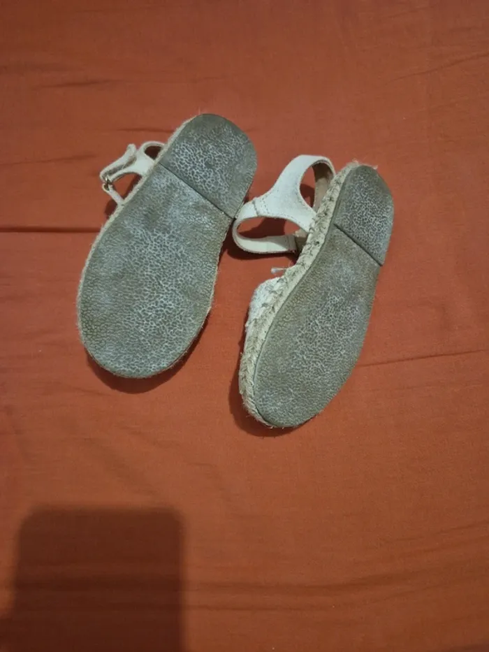 Paire de sandales pointure 23 - photo numéro 5