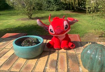 Peluche Disney Stitch rouge de 35 cm qui fait des bruits
