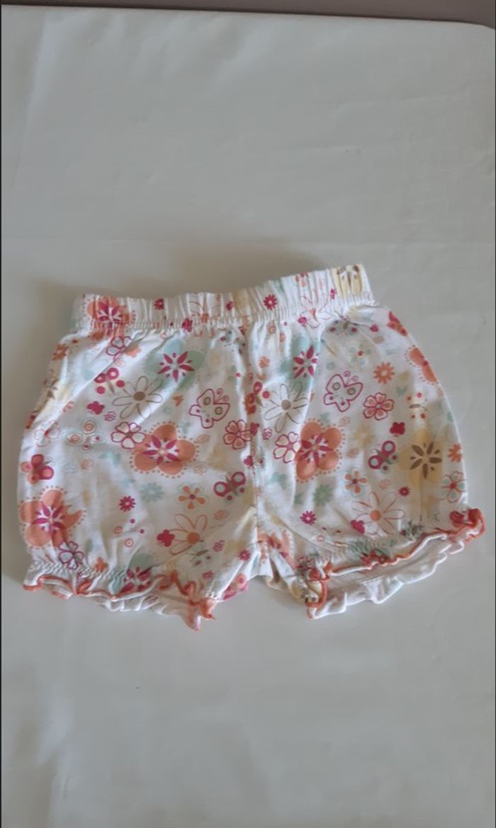 Short + t-shirt fille 9 mois