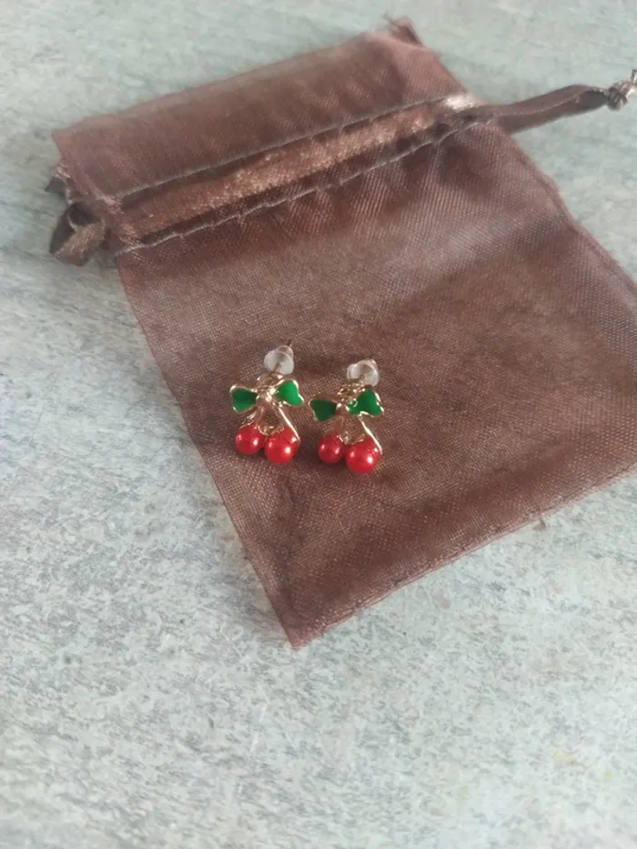Boucle d'oreille cerise - photo numéro 5