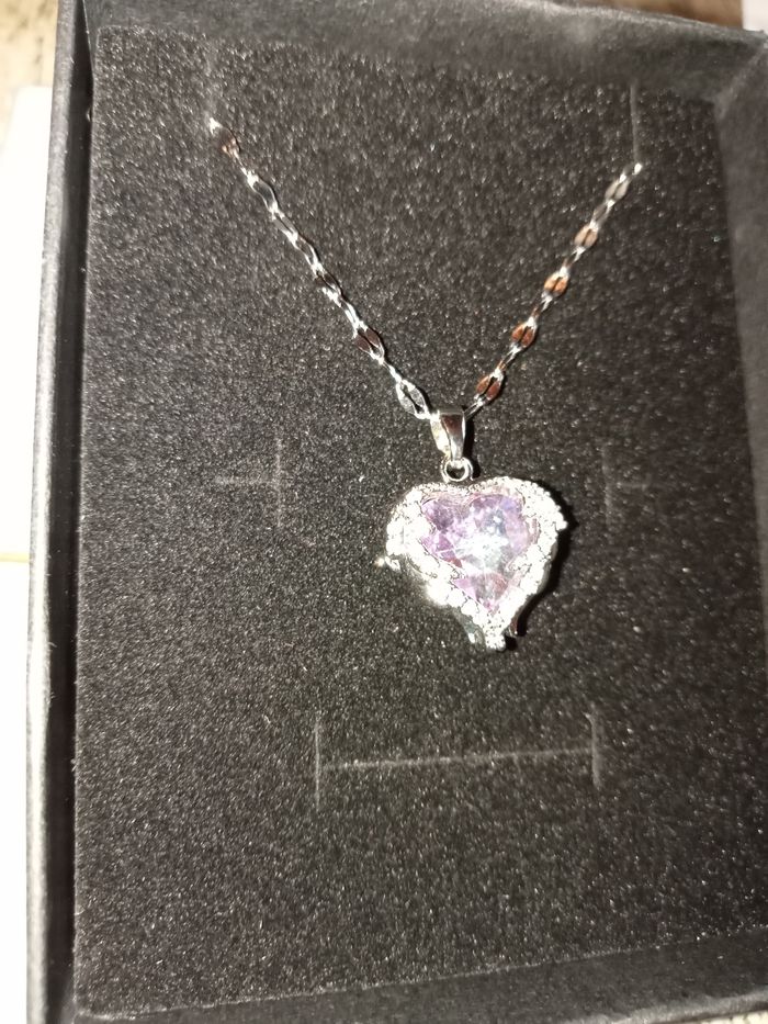 Collier et pendentif en forme de coeur - photo numéro 3