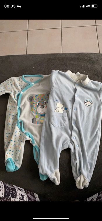 Lot pyjamas velours taille 3 mois