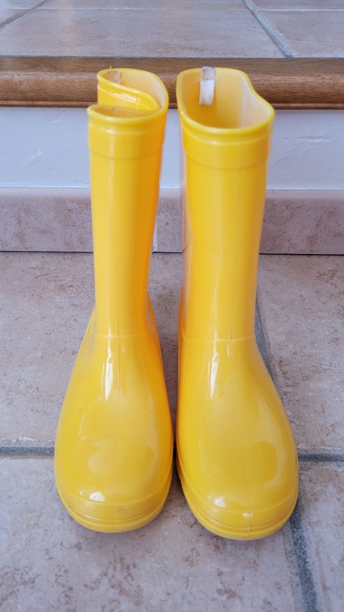 Paire de bottes de pluie jaune en 32/33 - photo numéro 4