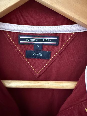 Polo Tommy Hilfiger rouge bordeaux – Taille S