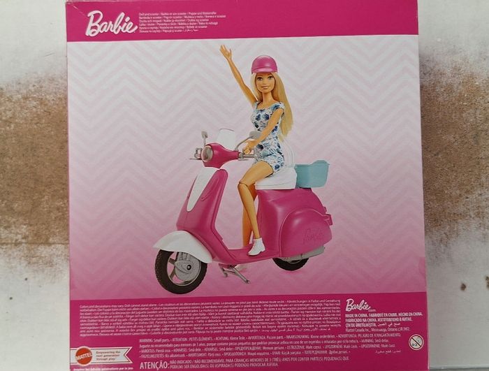 Barbie et son scooter - photo numéro 2