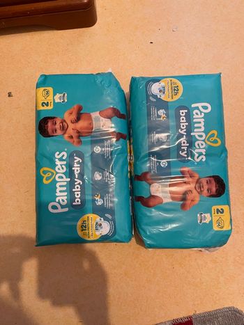 2 sac de couche Pampers taille 2