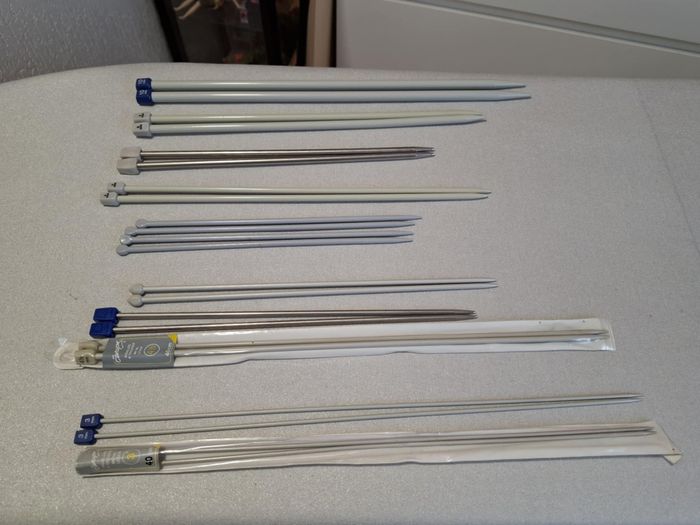 Lot de 11 paires d'aiguilles à tricoter n°3 à 10 très bon état