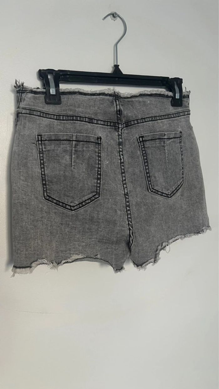 Short en jean gris en parfait état taille 38 marque daysie - photo numéro 5