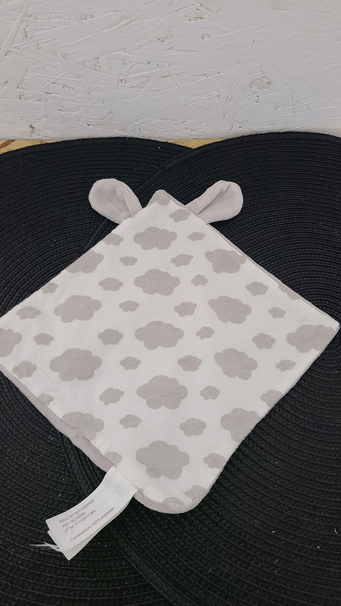 doudou plat lapin clarins gris mouchoir decors nuages - Clarins