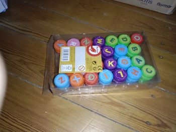 Tampon alphabet de plusieurs couleurs